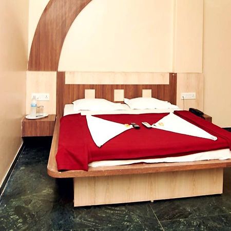 Hotel Three G Shirdi Eksteriør bilde