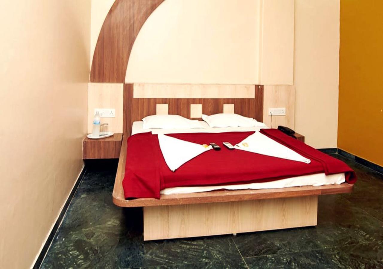 Hotel Three G Shirdi Eksteriør bilde
