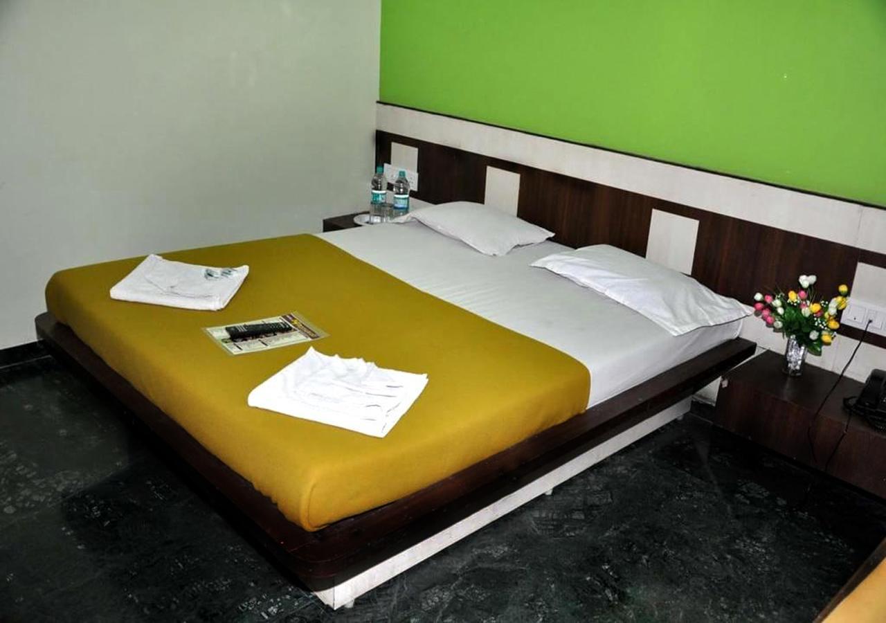 Hotel Three G Shirdi Eksteriør bilde