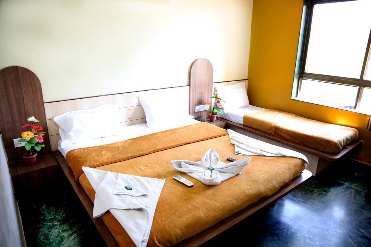 Hotel Three G Shirdi Eksteriør bilde
